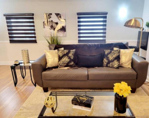 Luxe On Walnut**king size bed**W/Off St.Parking**